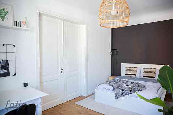 Izīrē izsmalcinātu 3 istabu dzīvokli Rīgas centrā  Avotu ielā.

Piedāvājumā elegants, plašs un gaumī Рига