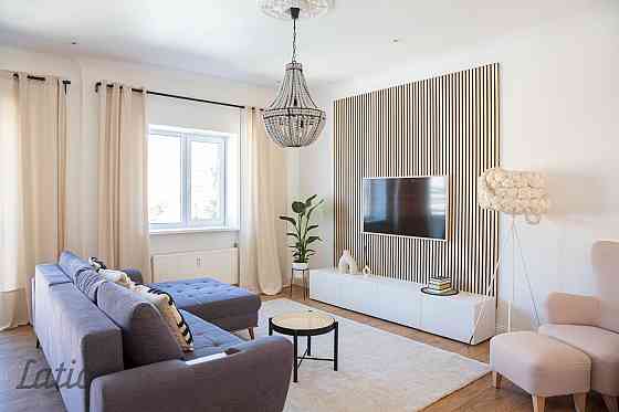 Izīrē izsmalcinātu 3 istabu dzīvokli Rīgas centrā  Avotu ielā.

Piedāvājumā elegants, plašs un gaumī Рига