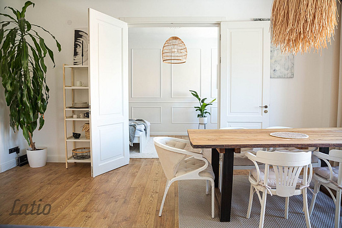 Izīrē izsmalcinātu 3 istabu dzīvokli Rīgas centrā  Avotu ielā.

Piedāvājumā elegants, plašs un gaumī Рига - изображение 1