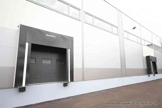 Аренда склада с отоплением на улице Даугавгривас.  Фасадное здание с удобным Rīga