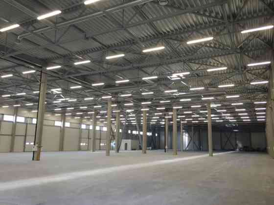 Аренда склада с отоплением на улице Даугавгривас.  Фасадное здание с удобным Rīga