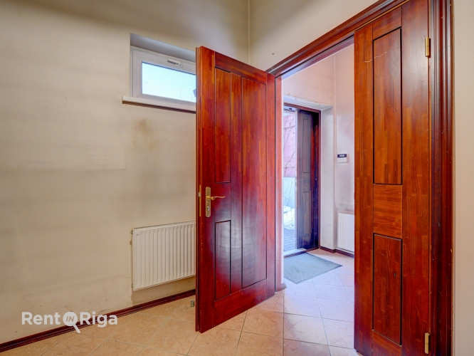 Komerctelpas ar plaša pielietojuma iespējām atsevišķā mājā.  Īpašuma priekšrocības: Rīga - foto 8