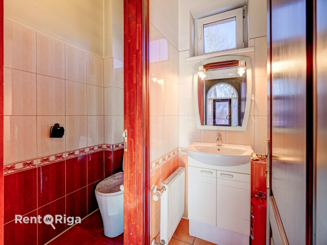 Komerctelpas ar plaša pielietojuma iespējām atsevišķā mājā.  Īpašuma priekšrocības: Rīga - foto 7