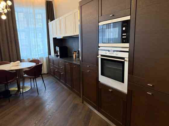 Сдается просторная и элегантная 4-комнатная квартира на улице Гертрудес Rīga