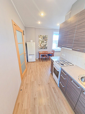 Fasādes māja, renovēta māja, slēgta teritorija, iespēja nomāt autostāvvietu, kāpņu telpa Rīga - foto 5