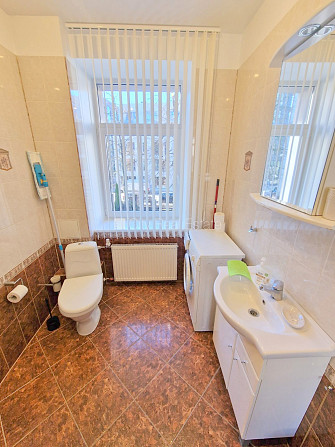 Fasādes māja, renovēta māja, slēgta teritorija, iespēja nomāt autostāvvietu, kāpņu telpa Rīga - foto 18