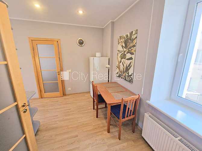 Fasādes māja, renovēta māja, slēgta teritorija, iespēja nomāt autostāvvietu, kāpņu telpa Rīga - foto 6