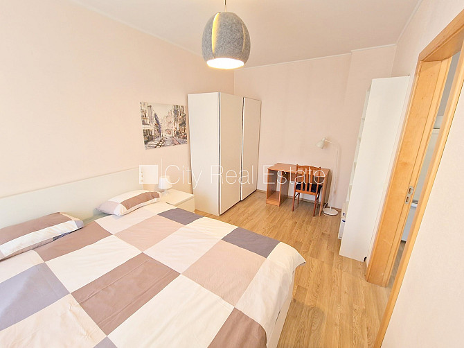 Fasādes māja, renovēta māja, slēgta teritorija, iespēja nomāt autostāvvietu, kāpņu telpa Rīga - foto 13