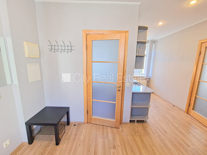 Fasādes māja, renovēta māja, slēgta teritorija, iespēja nomāt autostāvvietu, kāpņu telpa Rīga - foto 17