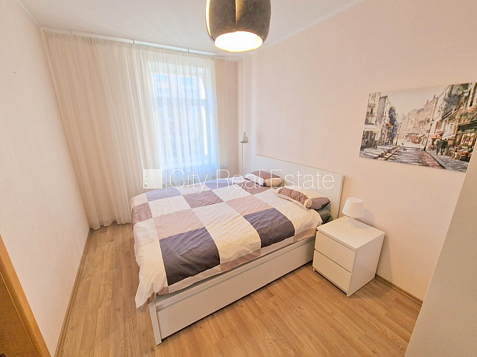 Fasādes māja, renovēta māja, slēgta teritorija, iespēja nomāt autostāvvietu, kāpņu telpa Rīga - foto 10