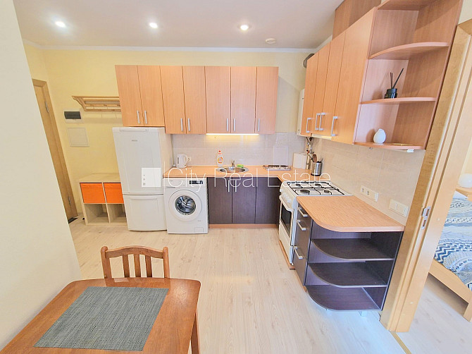 Pagalma ēka, renovēta māja, labiekārtots apzaļumots pagalms, slēgta teritorija, iespēja Rīga - foto 2