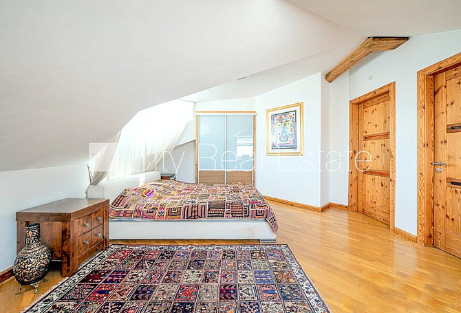 Zeme īpašumā, fasādes māja, renovēta māja, labiekārtota apzaļumota teritorija, bruģēts Rīga - foto 11