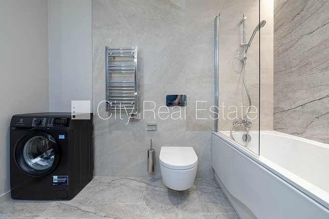 Privātmāja, jaunceltne, labiekārtota apzaļumota teritorija, iežogota teritorija ar metāla Jūrmala - foto 11