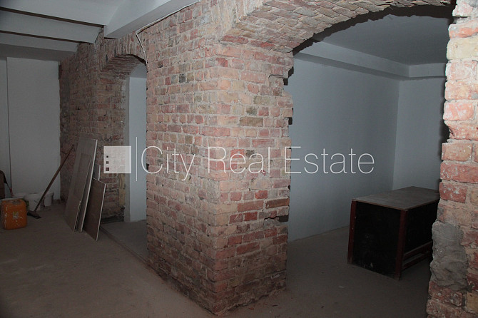 Fasādes māja, fasāde ar dekoratīvo apmetumu, slēgts pagalms, vieta automašīnai, ieeja no Rīga - foto 15