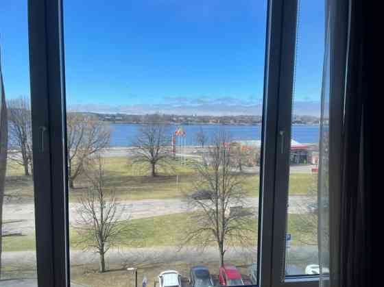 В жилом комплексе "Centra Namās" сдается в аренду 4-комнатная квартира с подземным Rīga