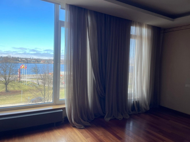 Tiek izīrēts 4-istabu dzīvoklis 