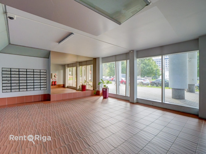 В жилом комплексе "Centra Namās" сдается в аренду 4-комнатная квартира с подземным Рига - изображение 13