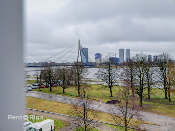 В жилом комплексе "Centra Namās" сдается в аренду 4-комнатная квартира с подземным Рига - изображение 17
