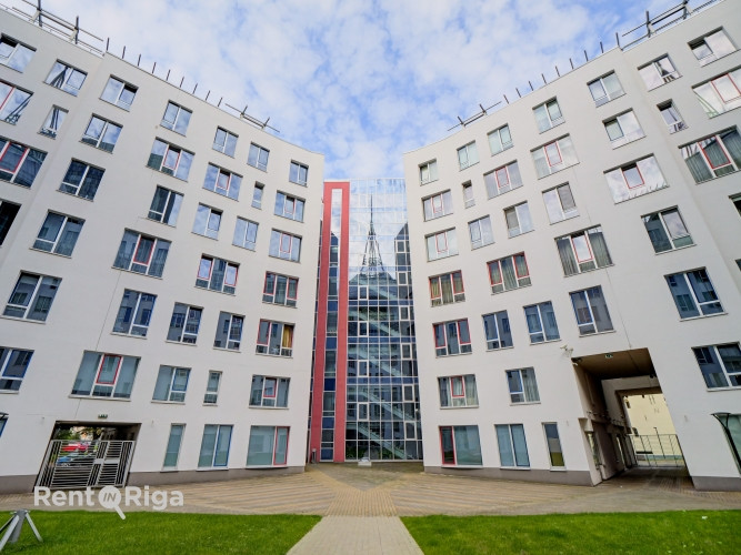 В жилом комплексе "Centra Namās" сдается в аренду 4-комнатная квартира с подземным Рига - изображение 12