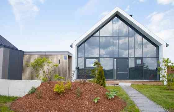 Сдается современный, просторный 1-этажный дом в Пиньках с гаражом и террасой. Рижский район