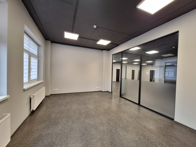 Piedāvājam nomai biroja telpas Biznesa parkā Dambis, Uriekstes ielā 1, Rīgā.  Birojs ir Rīga - foto 4