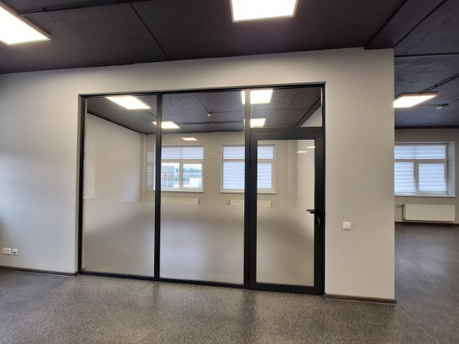 Piedāvājam nomai biroja telpas Biznesa parkā Dambis, Uriekstes ielā 1, Rīgā.  Birojs ir Rīga - foto 1