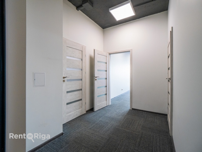 Piedāvājam nomai biroja telpas Biznesa parkā Dambis, Uriekstes ielā 1, Rīgā.  Birojs ir Rīga - foto 3