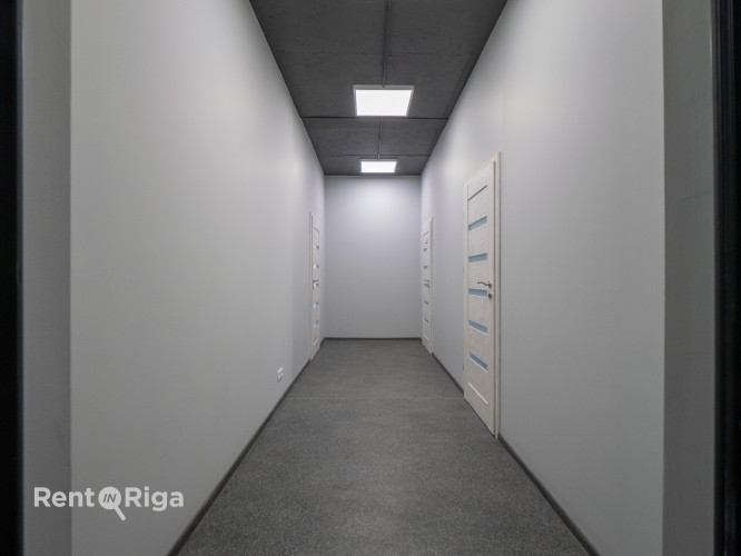 Piedāvājam nomai biroja telpas Biznesa parkā Dambis, Uriekstes ielā 1, Rīgā.  Birojs ir Rīga - foto 4