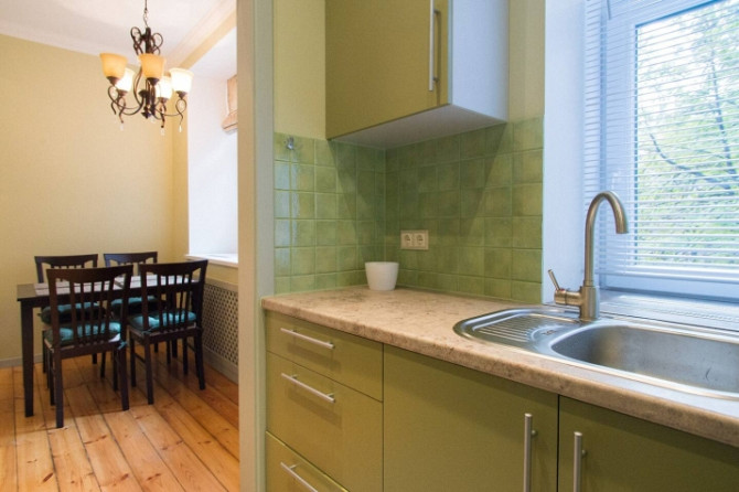 Mājīgs trīsistabu dzīvoklis Rīgas Klusajā centrā. Dzīvoklis ir mēbelēts un labiekārtots. Rīga - foto 7