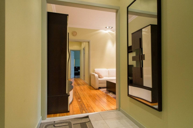 Mājīgs trīsistabu dzīvoklis Rīgas Klusajā centrā. Dzīvoklis ir mēbelēts un labiekārtots. Rīga - foto 9