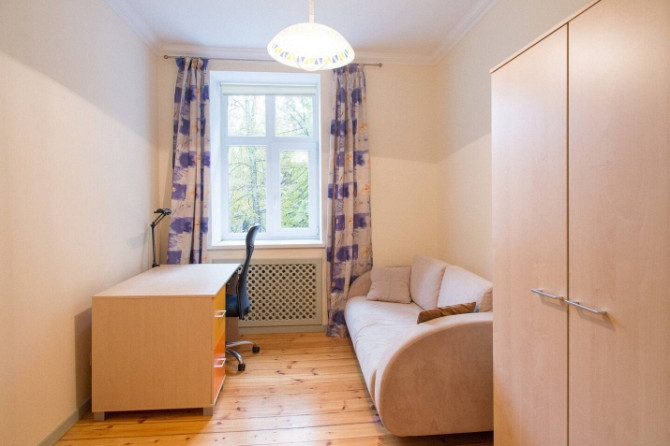 Mājīgs trīsistabu dzīvoklis Rīgas Klusajā centrā. Dzīvoklis ir mēbelēts un labiekārtots. Rīga - foto 5