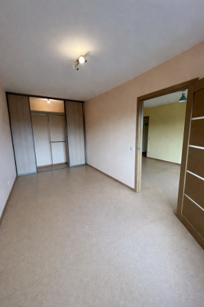 Pārdodu 3 istabu dzīvokli Juglā, Juglas ielā 5 Tiek piedāvāts gaišs un funkcionāli ērts 3 istabu... Рига