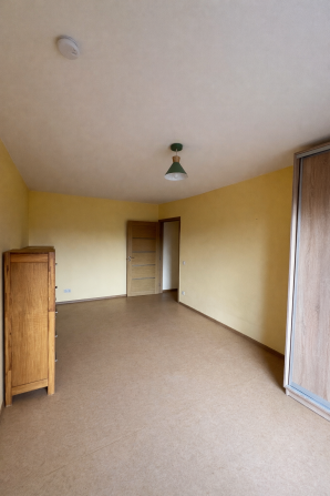 Pārdodu 3 istabu dzīvokli Juglā, Juglas ielā 5 Tiek piedāvāts gaišs un funkcionāli ērts 3 istabu... Rīga - foto 2