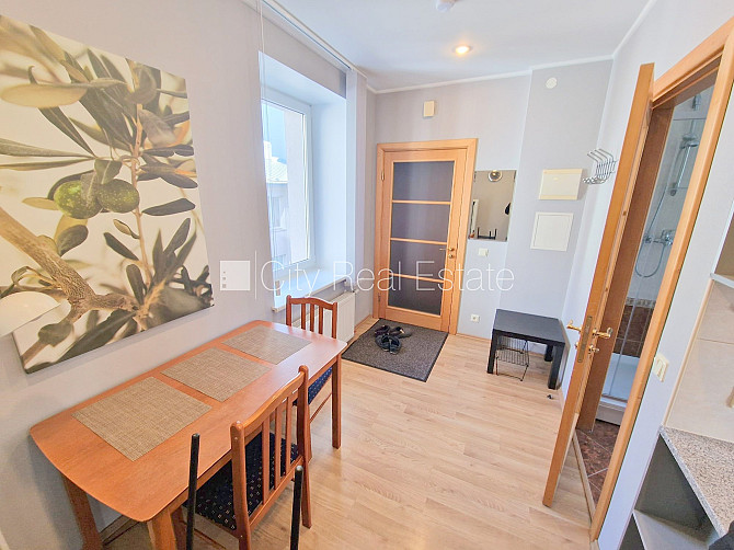 Fasādes māja, renovēta māja, slēgta teritorija, iespēja nomāt autostāvvietu, kāpņu telpa Rīga - foto 16