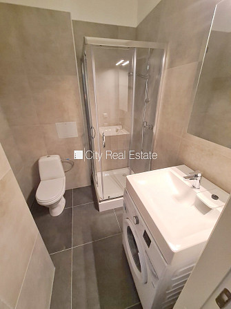 Fasādes māja, renovēta māja, slēgts pagalms, ieeja no ielas un pagalma, kāpņu telpa pēc Rīga - foto 12