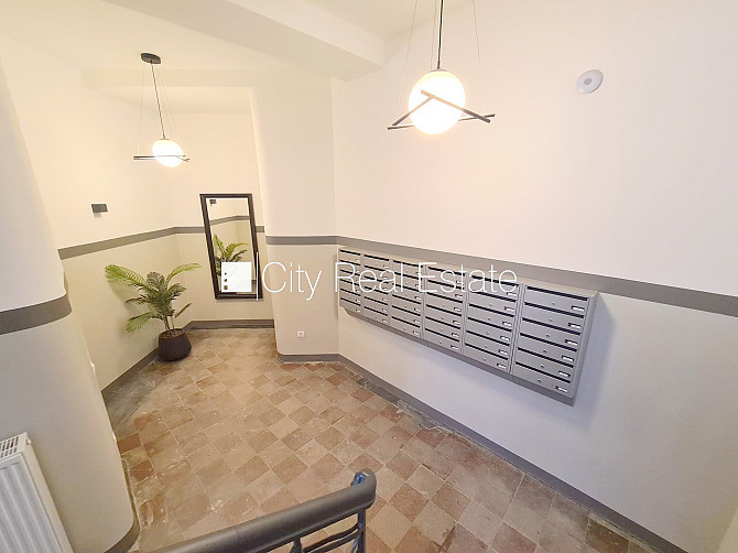 Fasādes māja, renovēta māja, slēgts pagalms, ieeja no ielas un pagalma, kāpņu telpa pēc Rīga - foto 15