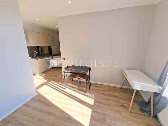 Фасадный дом, реновированный дом, закрытый двор, охраняемая территория, вход с Рига