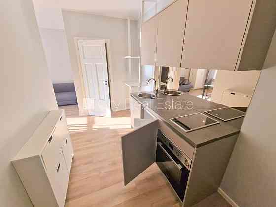 Фасадный дом, реновированный дом, закрытый двор, охраняемая территория, вход с Рига