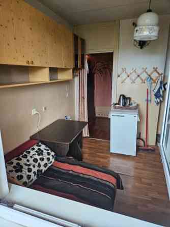 Ilgtermiņa īrei tiek piedāvāts vienistabas dzīvoklis ar atsevišķu virtuvi un iestiklotu lodžiju. Atr Огре и район