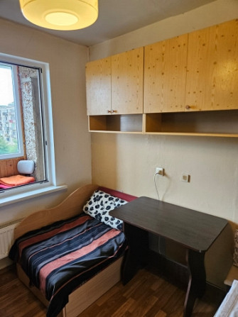 Ilgtermiņa īrei tiek piedāvāts vienistabas dzīvoklis ar atsevišķu virtuvi un iestiklotu lodžiju. Atr Огре и район - изображение 5