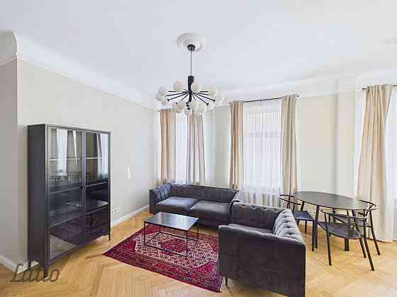 Izīrē gaumīgu un gaišu 3-istabu dzīvokli Rīgas centrā, Stabu ielā. 

Ļoti laba atrašanās vieta  tuvu Rīga