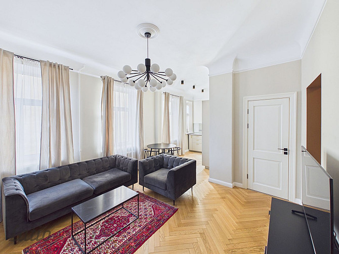 Izīrē gaumīgu un gaišu 3-istabu dzīvokli Rīgas centrā, Stabu ielā. 

Ļoti laba Rīga - foto 2