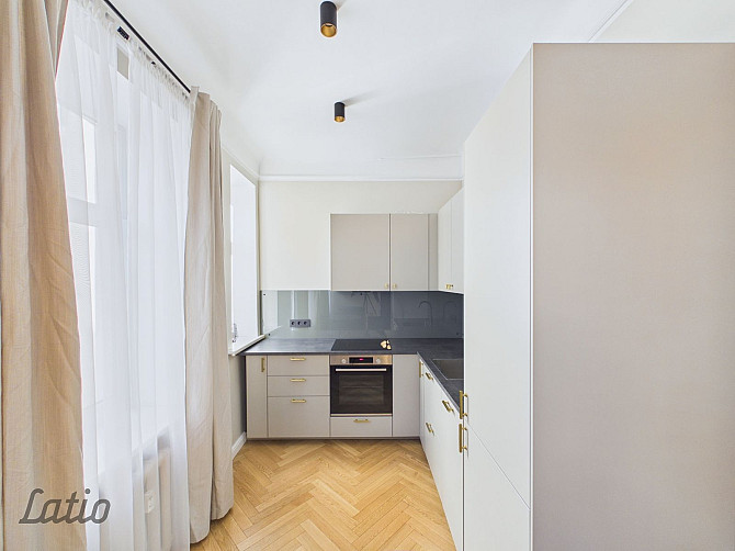 Izīrē gaumīgu un gaišu 3-istabu dzīvokli Rīgas centrā, Stabu ielā. 

Ļoti laba Rīga - foto 3