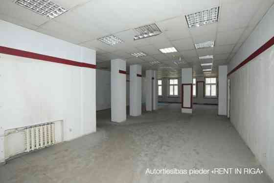 Офисные помещения в районе ТЦ Origo.  2-й этаж. Вход в здание со стороны фасада Рига