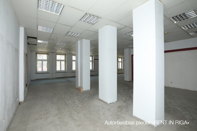 Офисные помещения в районе ТЦ Origo.  2-й этаж. Вход в здание со стороны фасада Рига - изображение 9