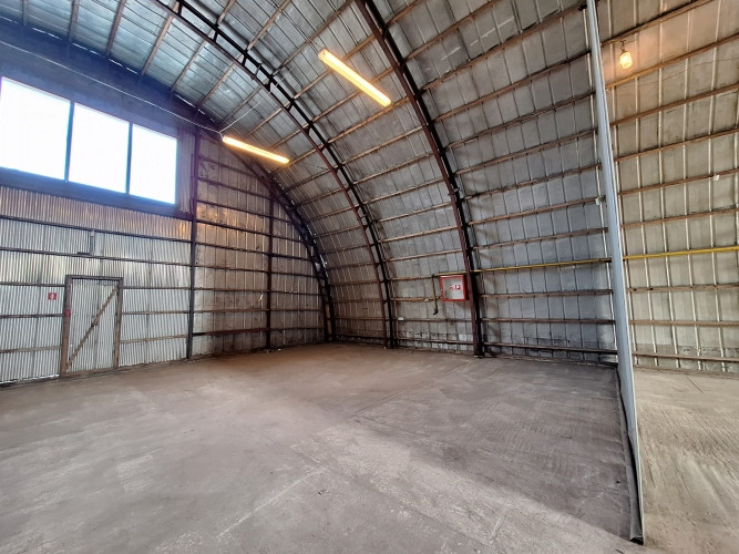 Iznomājam angāru - tīru un plašu angāra tipa noliktavas telpu ar kopējo platību 450 m. Rīga - foto 1