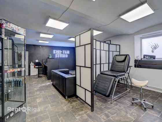 Veikala vai salona telpas puspagrabā. Ar autostāvvietu pagalmā.  Telpās iepriekš atradās tetovēšanas Rīga