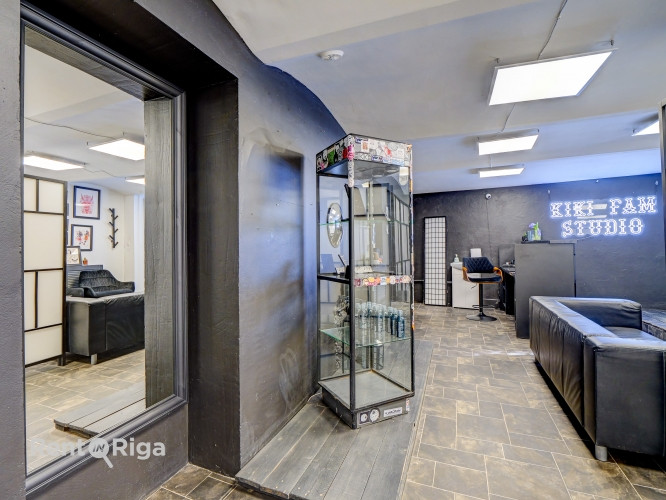 Veikala vai salona telpas puspagrabā. Ar autostāvvietu pagalmā.  Telpās iepriekš atradās Rīga - foto 4