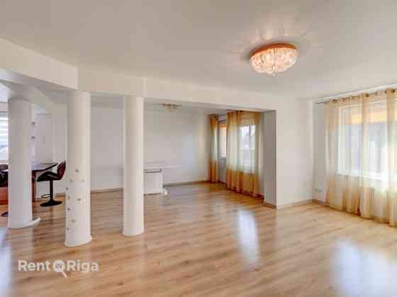 Продаётся 3-комнатная квартира в Юрмале, Слока  Предлагается уютная, светлая и Jūrmala