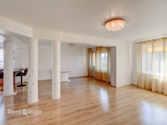 Pārdod 3 istabu dzīvokli Jūrmalā, Slokā  Piedāvājumā mājīgs, gaišs un labi izplānots 3 Jūrmala - foto 1